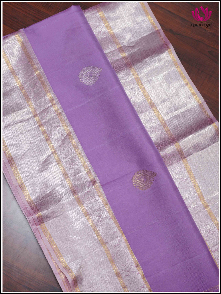 Kanjivaram silk saree in Lavender with Pink border 7