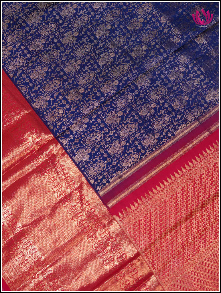 Kanchipuram silk saree in Blue with huge Red border 7