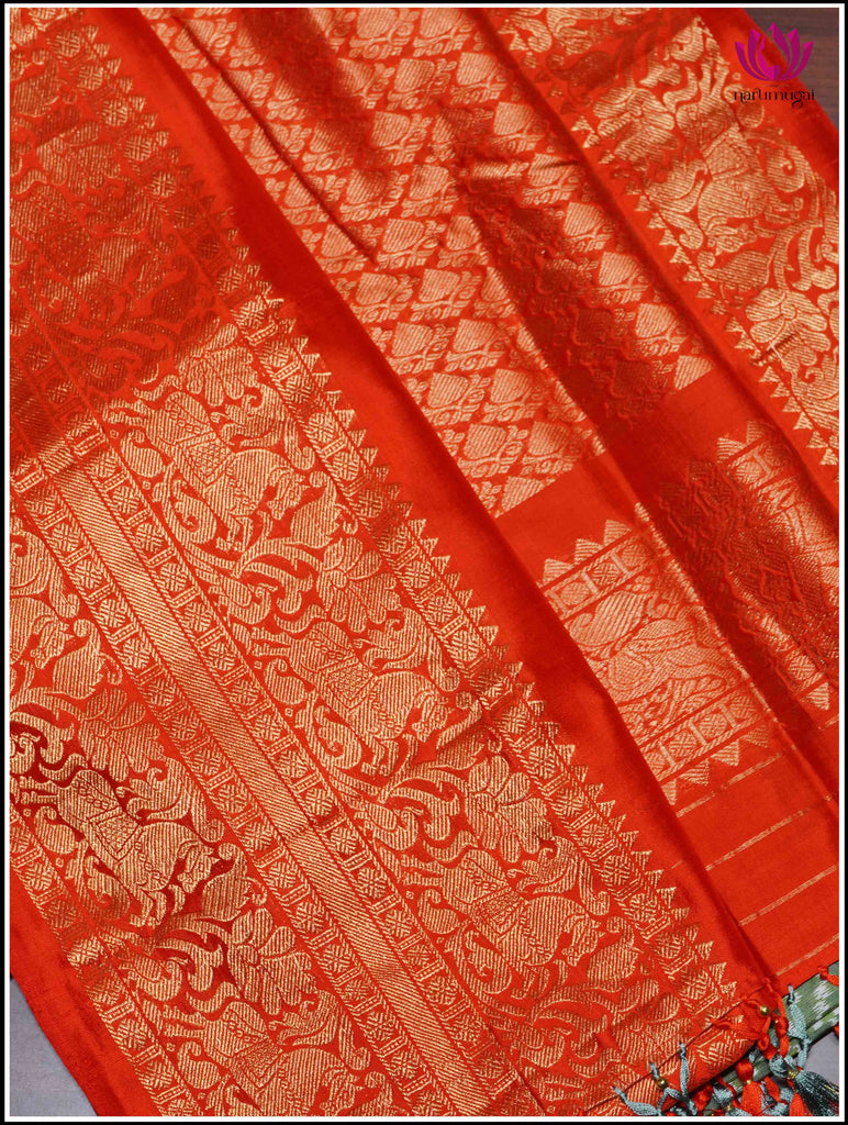 Ikkat Kanchipuram Silk Saree in Green and Red 8