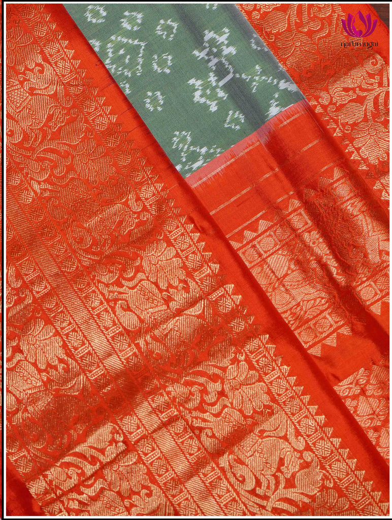Ikkat Kanchipuram Silk Saree in Green and Red 9
