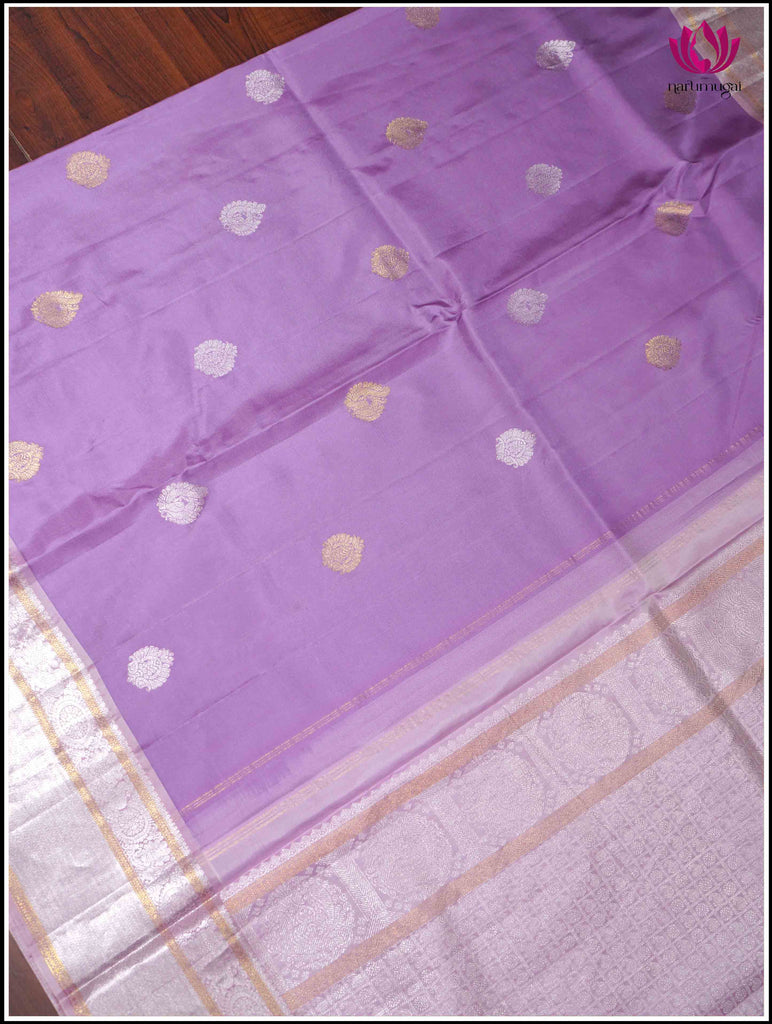 Kanjivaram silk saree in Lavender with Pink border 3