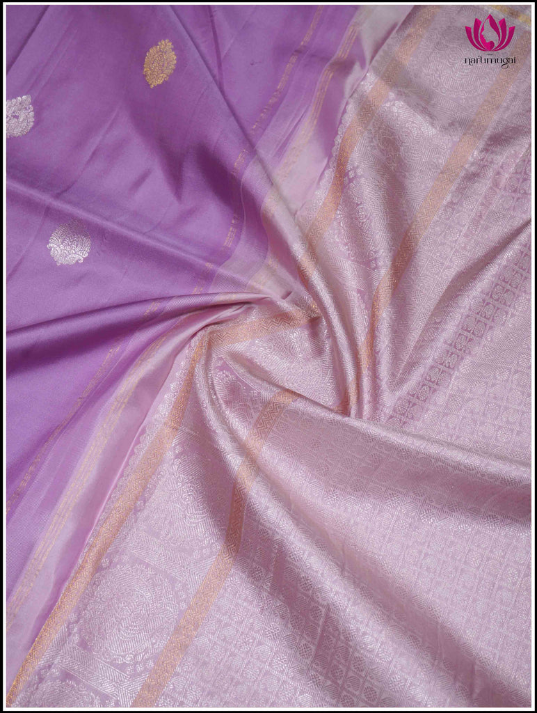 Kanjivaram silk saree in Lavender with Pink border 4