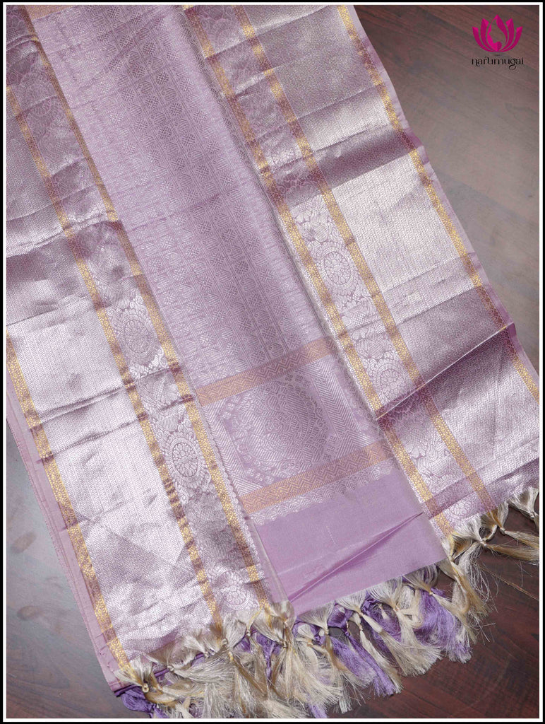 Kanjivaram silk saree in Lavender with Pink border 6